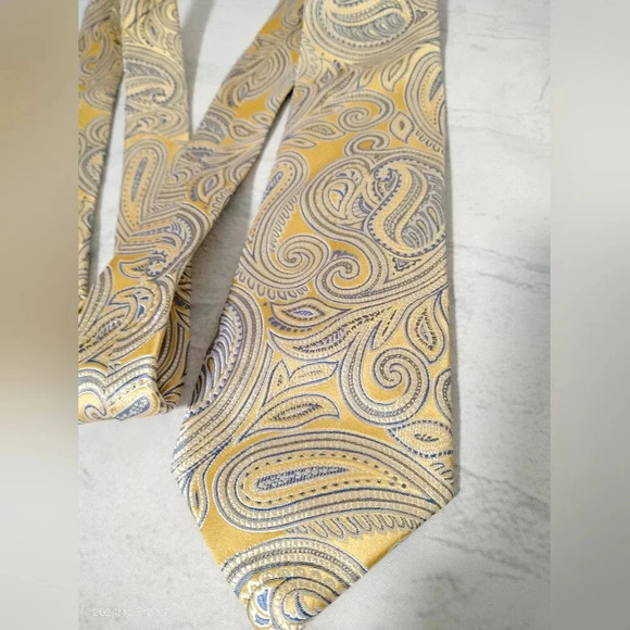 Hathaway Men’s Silk Necktie Tie Yellow Blue Paisley 3.5" x 56" GCU - Picture 1 of 9